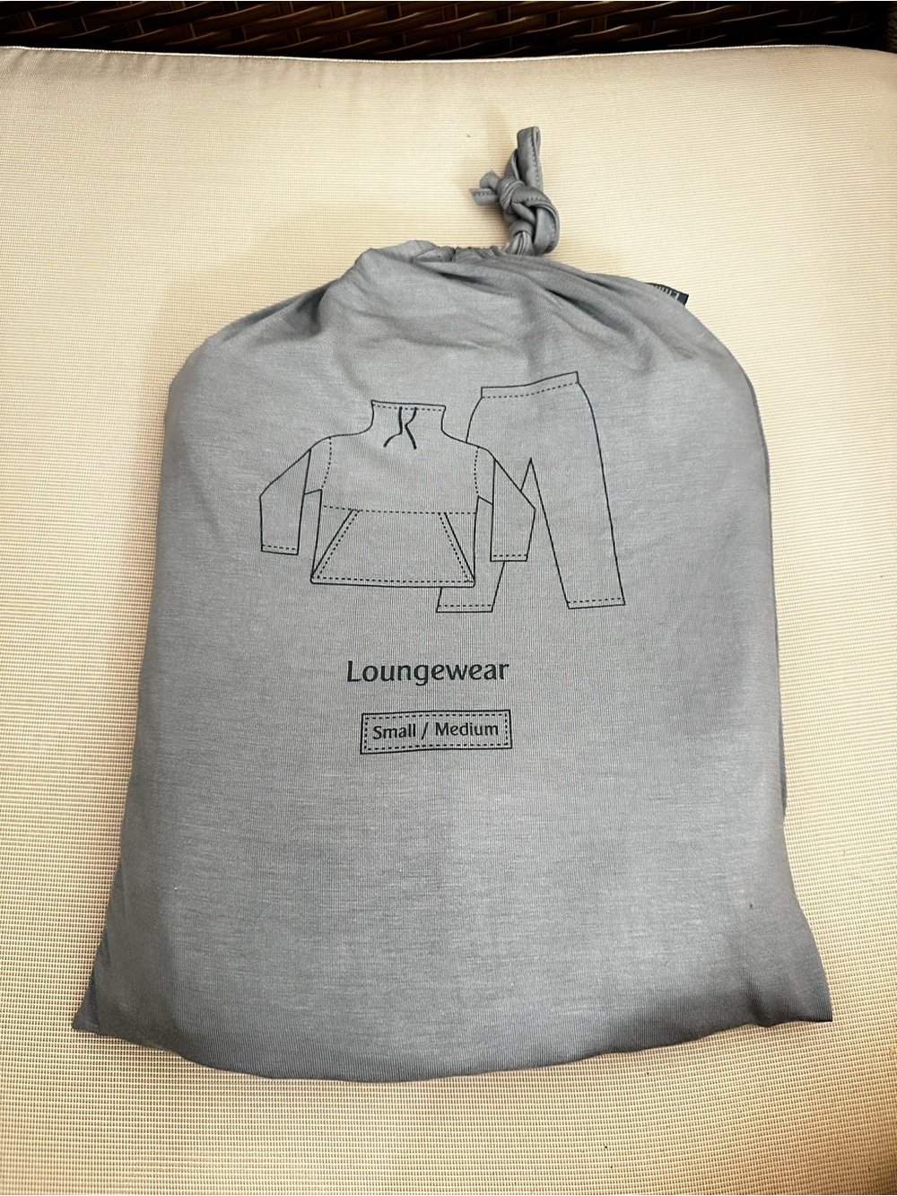 Emirates new Business Class Loungewear set, size Small/Medium